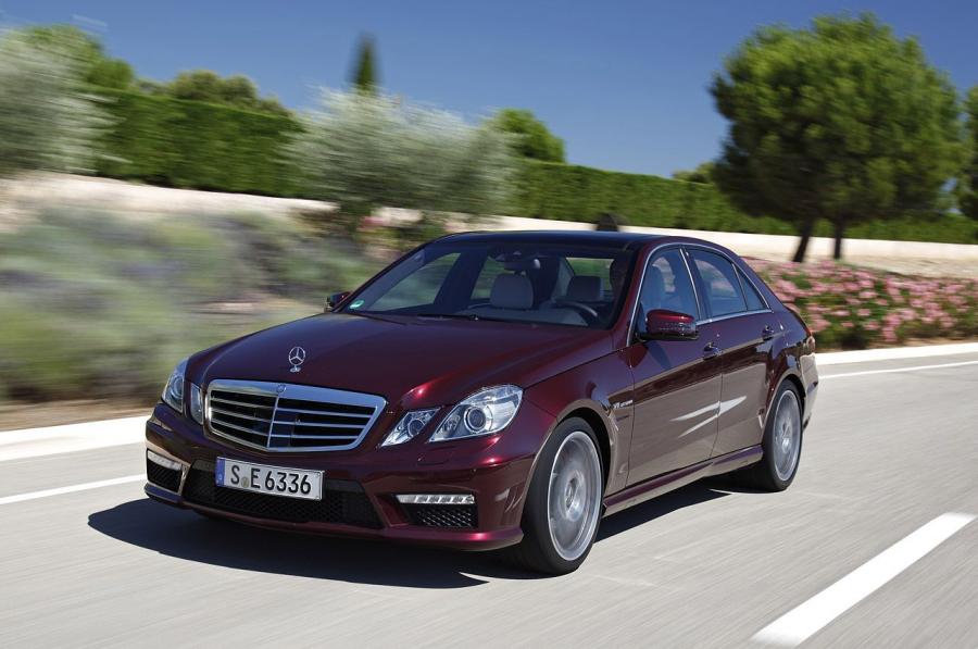  Mercedes-Benz E63 AMG 2012 года  (фото 25 из 30)
